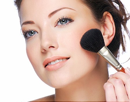Chị em n&ecirc;n bỏ túi những bí quy&ecirc;́t trang đi&ecirc;̉m d&ecirc;̃ thực hi&ecirc;̣n đ&ecirc;̉ tút lại vẻ tươi tắn trong những ngày mùa đ&ocirc;ng lạnh giá 