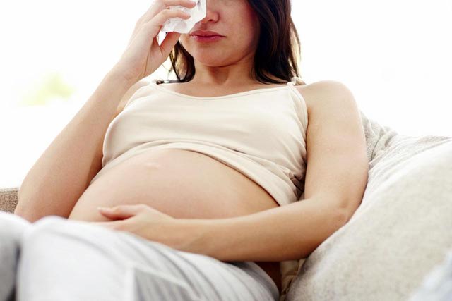 Qua x&aacute;c minh, th&ocirc;ng tin b&iacute; thư đảng ủy thị trấn Lăng C&ocirc; (Huế) khiến 2 nữ nh&acirc;n vi&ecirc;n c&oacute; bầu l&agrave; đ&uacute;ng sự thật