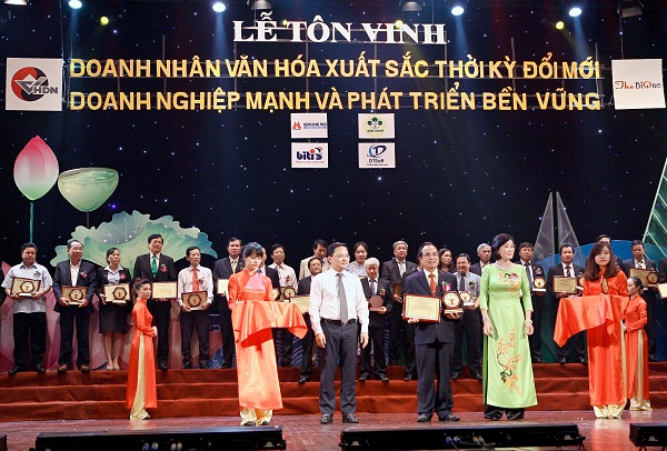 L&atilde;nh đạo Bidrico nhận giải thưởng