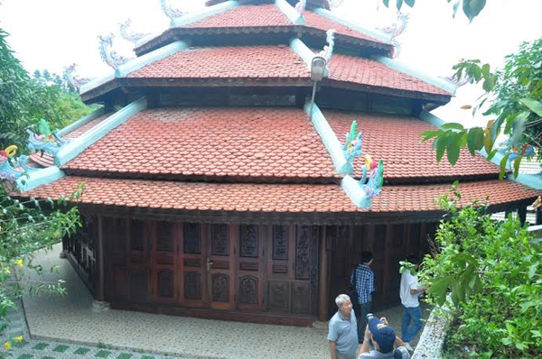 Một ng&ocirc;i nh&agrave; được dựng ho&agrave;n to&agrave;n bằng gỗ trong khu biệt phủ tr&ecirc;n đ&egrave;o Hải V&acirc;n của đại gia v&agrave;ng Ng&ocirc; Văn Quang