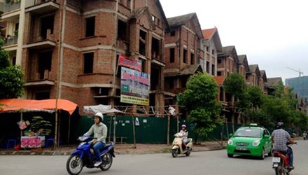 H&agrave;ng chục biệt thự bỏ hoang tại Trung Văn (H&agrave; Nội)