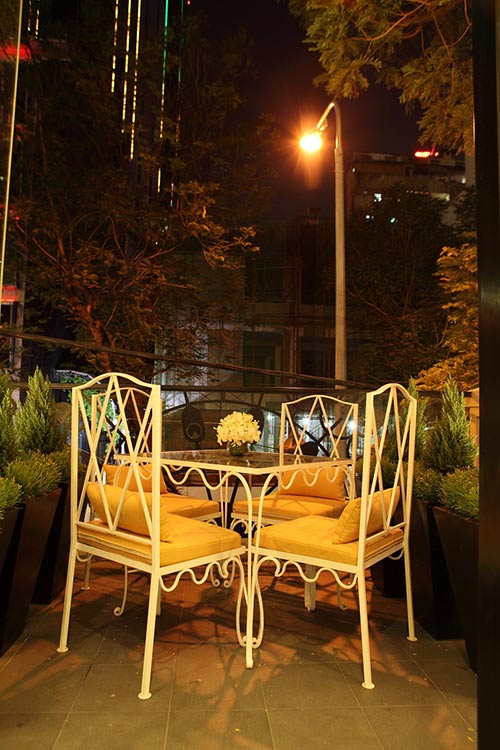 Ngoài phòng ăn, showroom còn phòng nghỉ ngơi, phòng karaoke.