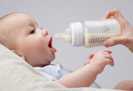 Bình sữa cho trẻ chứa hóa ch&acirc;́t đ&ocirc;̣c hại với sức khỏe