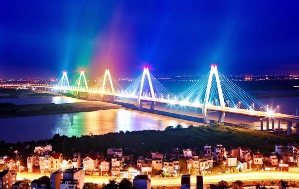 sẽ bắn ph&aacute;o hoa thường xuy&ecirc;n tr&ecirc;n cầu Nhật T&acirc;n