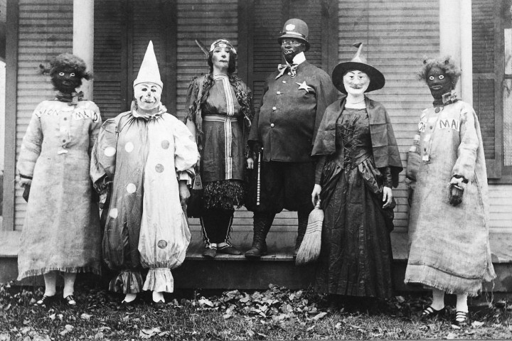 Tập tục chính trong ngày Halloween là trò chơi “Trick or Treat”.