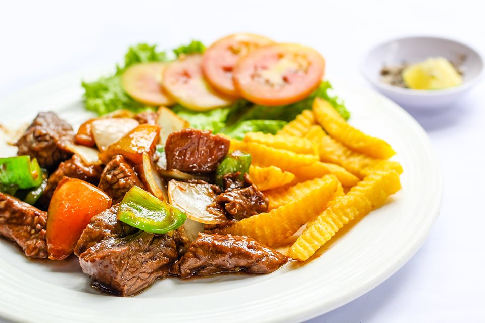 M&oacute;n thịt b&ograve; l&uacute;c lắc thơm ngon, lạ miệng 