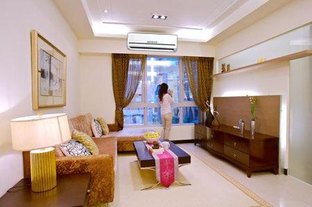 Kh&ocirc;ng n&ecirc;n bố tr&iacute; điều h&ograve;a tr&ecirc;n ghế s&ocirc; pha trong ph&ograve;ng kh&aacute;ch 