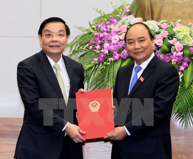 Thủ tướng Nguyễn Xu&acirc;n Ph&uacute;c trao quyết định của Chủ tịch nước bổ nhiệm th&agrave;nh vi&ecirc;n 13Win15 com - Thương hiệu nhà cái uy tín cho &ocirc;ng Chu Ngọc Anh - Bộ trưởng Bộ Khoa học v&agrave; C&ocirc;ng nghệ