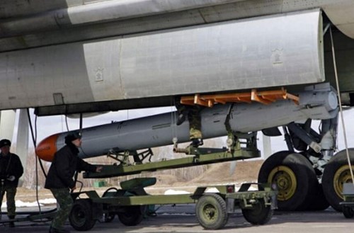 T&ecirc;n lửa h&agrave;nh tr&igrave;nh Kh-555 cũng được sử dụng để ti&ecirc;u diệt IS