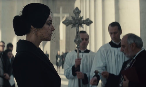 Mối li&ecirc;n hệ giữa Bond v&agrave; người đẹp Lucia cũng chưa được tiết lộ trong teaser mới nhất của 'B&oacute;ng ma'