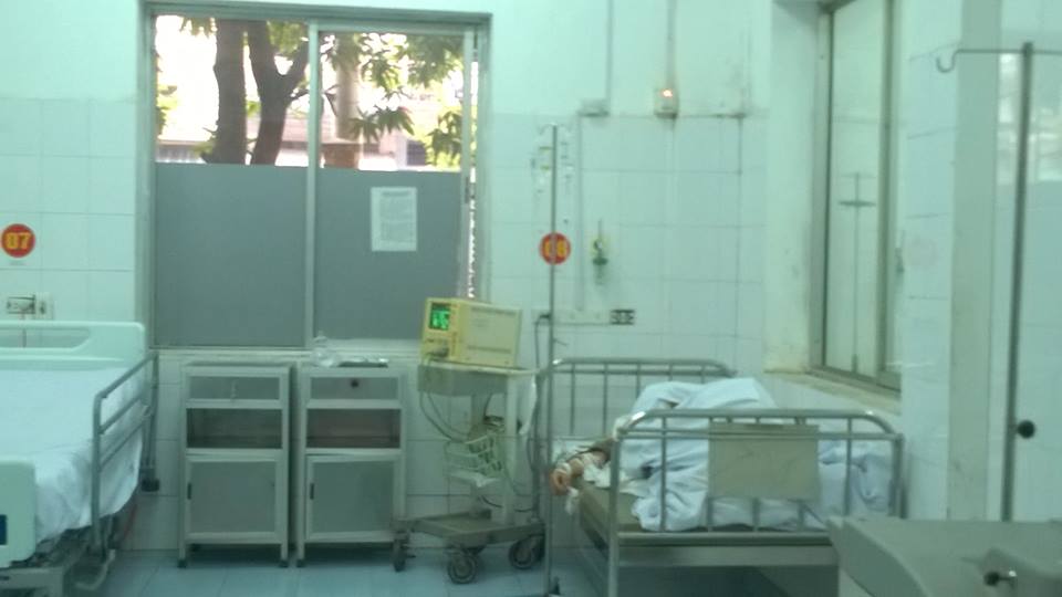Anh Nguyễn Văn Hương đang được cấp cứu tại Bệnh viện Qu&acirc;n y 7