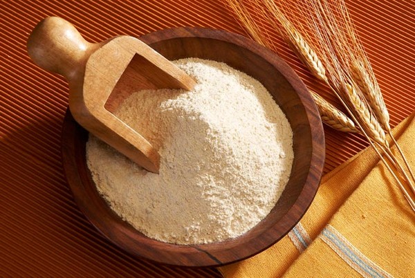 bột m&igrave; gi&uacute;p diệt kiến rất hiệu quả