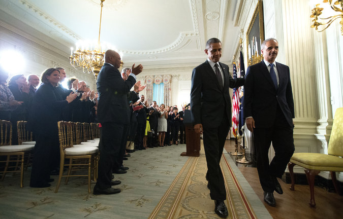 Tổng thống Obama sau khi tuy&ecirc;n bố Bộ trưởng Bộ Tư ph&aacute;p Eric Holder từ chức