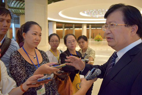 Bộ trưởng Trịnh Đình Dũng, bộ xây dựng, báo giới, nhà công vụ, chiếm nhà công vụ, bên lề quốc hội