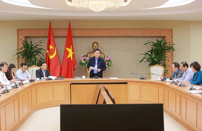 Ph&oacute; Thủ tướng Vương Đ&igrave;nh Huệ ph&aacute;t biểu chỉ đạo tại phi&ecirc;n họp