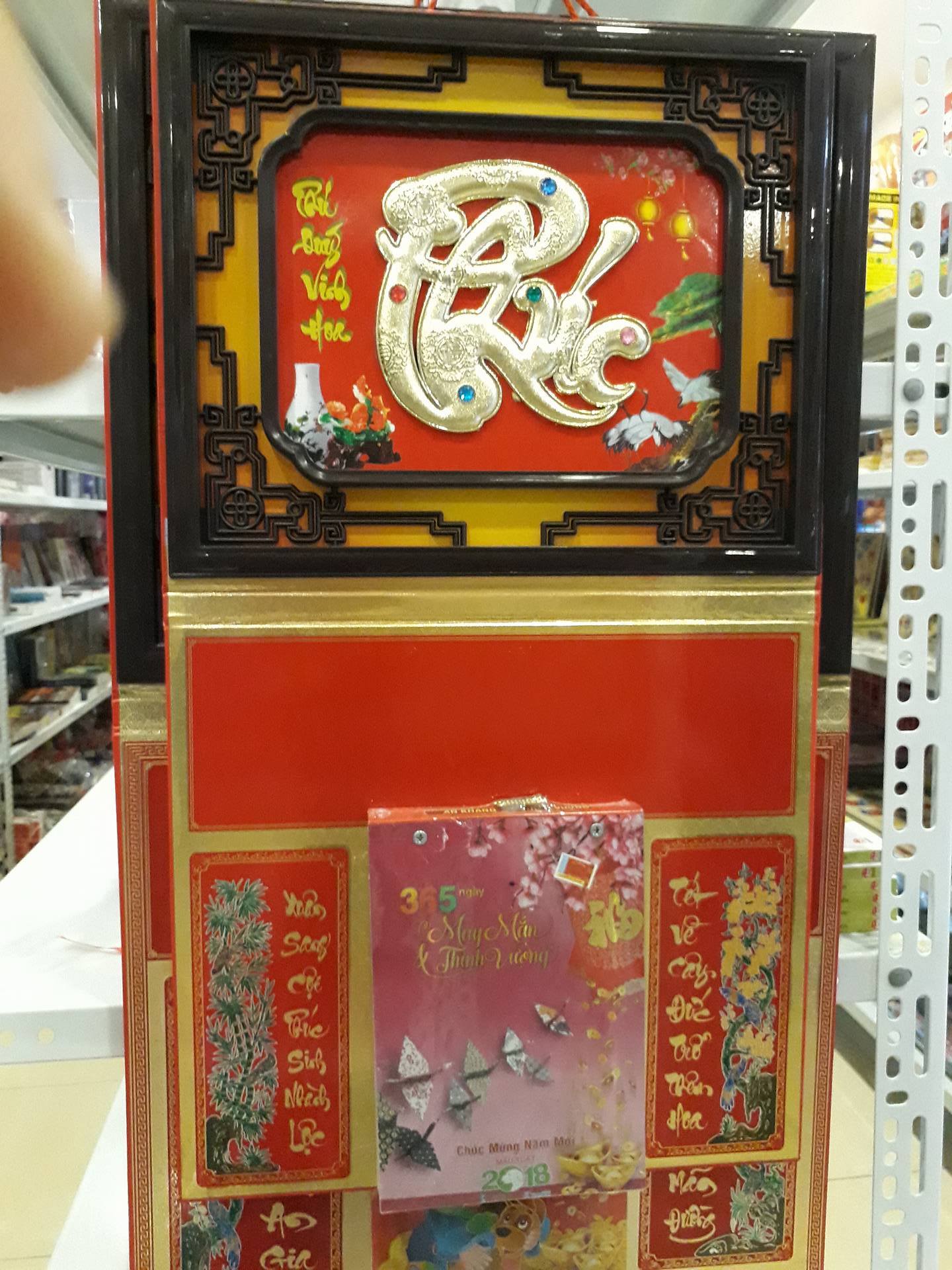 thi-truong-blog-lich-tet-mau-ma-da-dang-gia-ca-hop-ly-ron-rang-mua-sam-dip-cuoi-nam