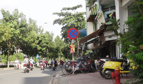 tp-ho-chi-minh-via-he-bi-tai-chiem-nhu-chua-he-co-cuoc-ra-quan