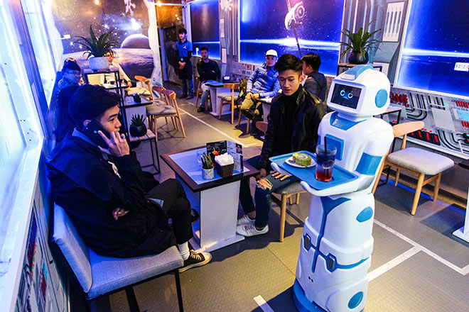 soc-voi-robot-boi-ban-dau-tien-cua-viet-nam-xuat-hien-o-ha-noi