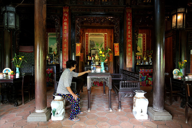 chiem-nguong-nha-tram-cot-voi-hang-tram-cay-goc-quy-doc-nhat-o-mien-tay