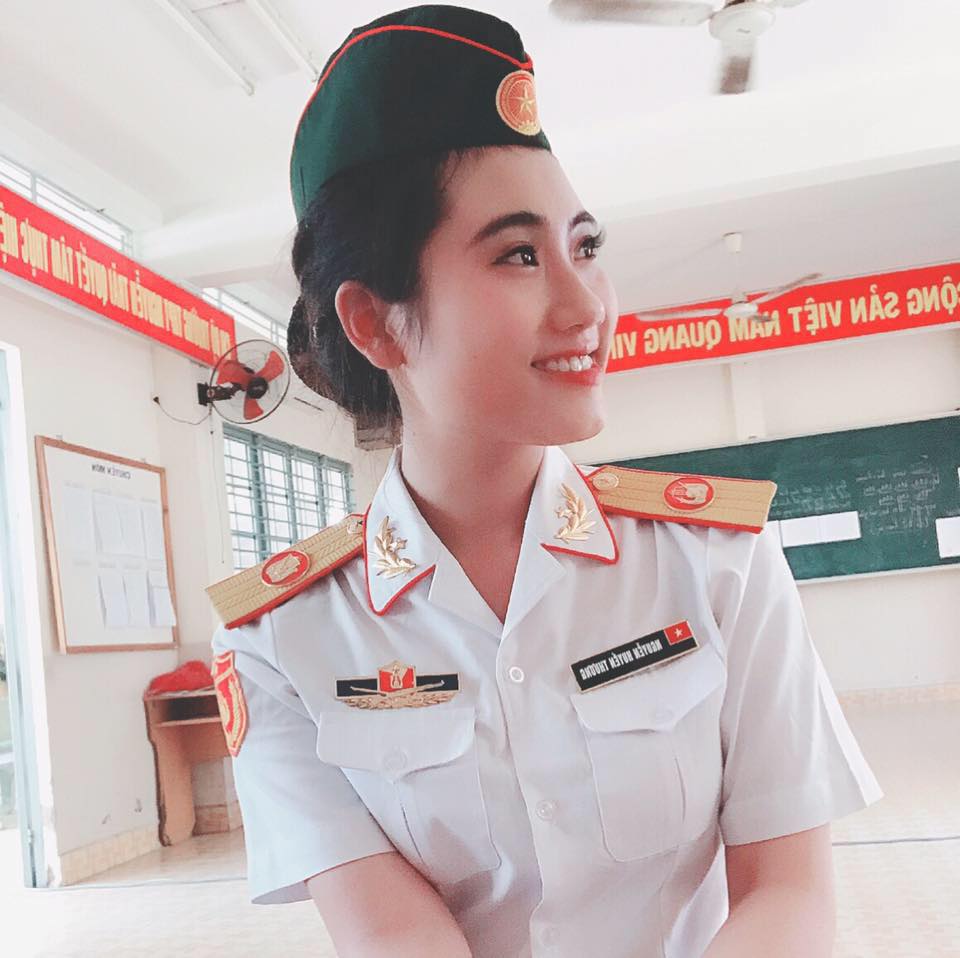 ve-dep-hut-hon-cua-hot-girl-huyen-thuong-co-gai-vua-chinh-phuc-trai-tim-karik