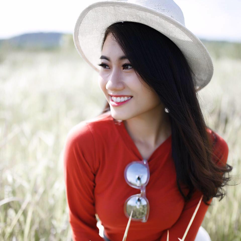 ve-dep-hut-hon-cua-hot-girl-huyen-thuong-co-gai-vua-chinh-phuc-trai-tim-karik