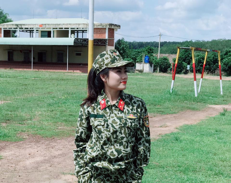 ve-dep-hut-hon-cua-hot-girl-huyen-thuong-co-gai-vua-chinh-phuc-trai-tim-karik