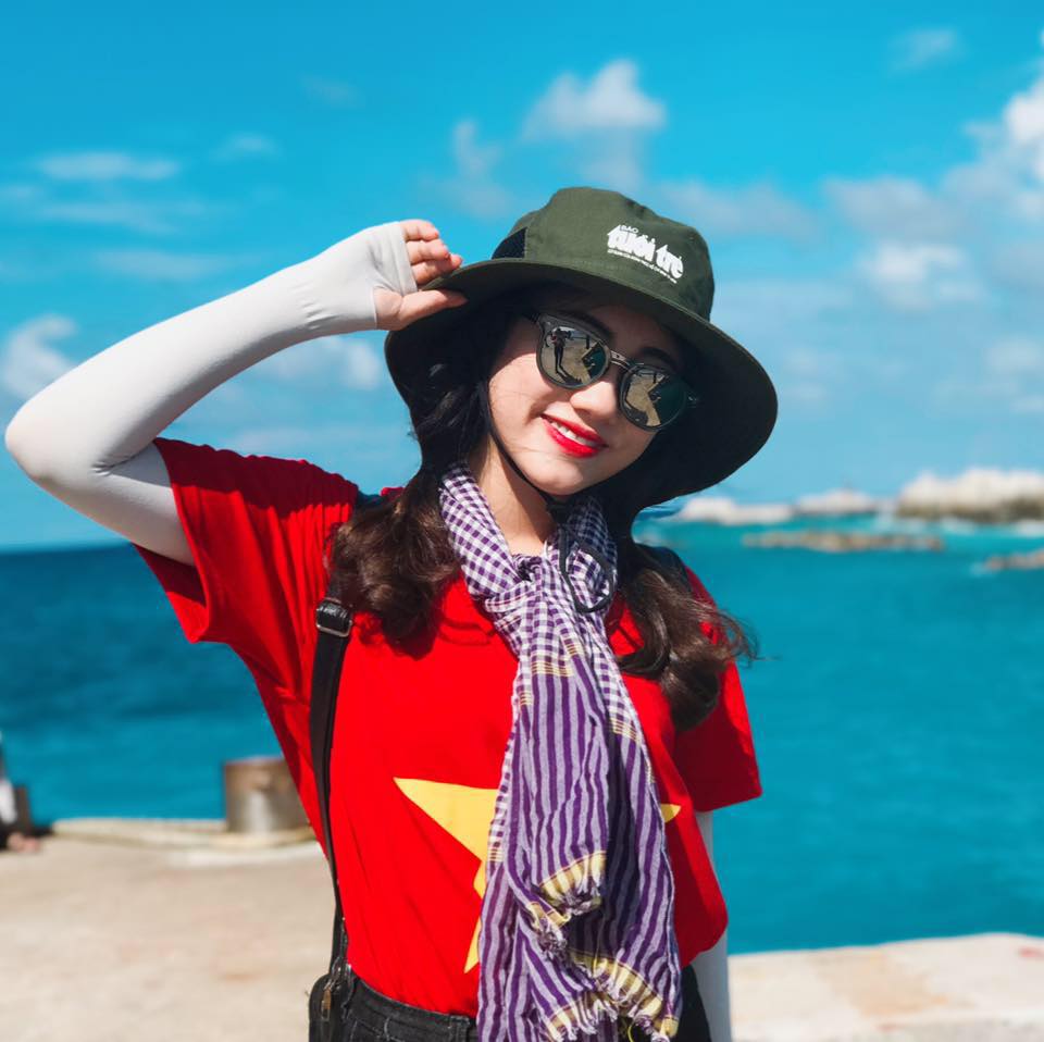 ve-dep-hut-hon-cua-hot-girl-huyen-thuong-co-gai-vua-chinh-phuc-trai-tim-karik