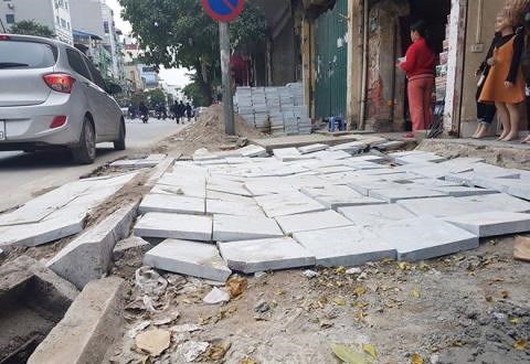 via-he-ha-noi-bi-vo-nat-co-ban-tay-cua-con-ong-chau-cha