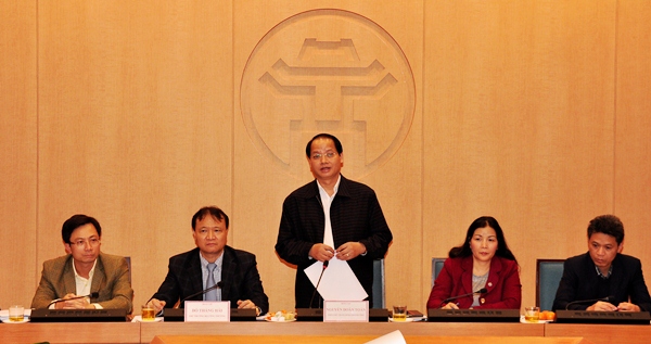 tet-nguyen-dan-2018-nguoi-dan-ha-noi-khong-lo-mua-hang-doi-gia