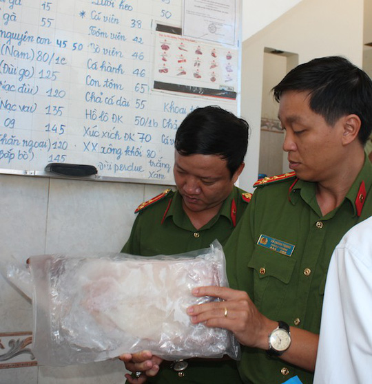ruou-nhan-hieu-nuoc-ngoai-va-thuc-pham-khong-nguon-goc-tu-dau-tran-ve-can-tho