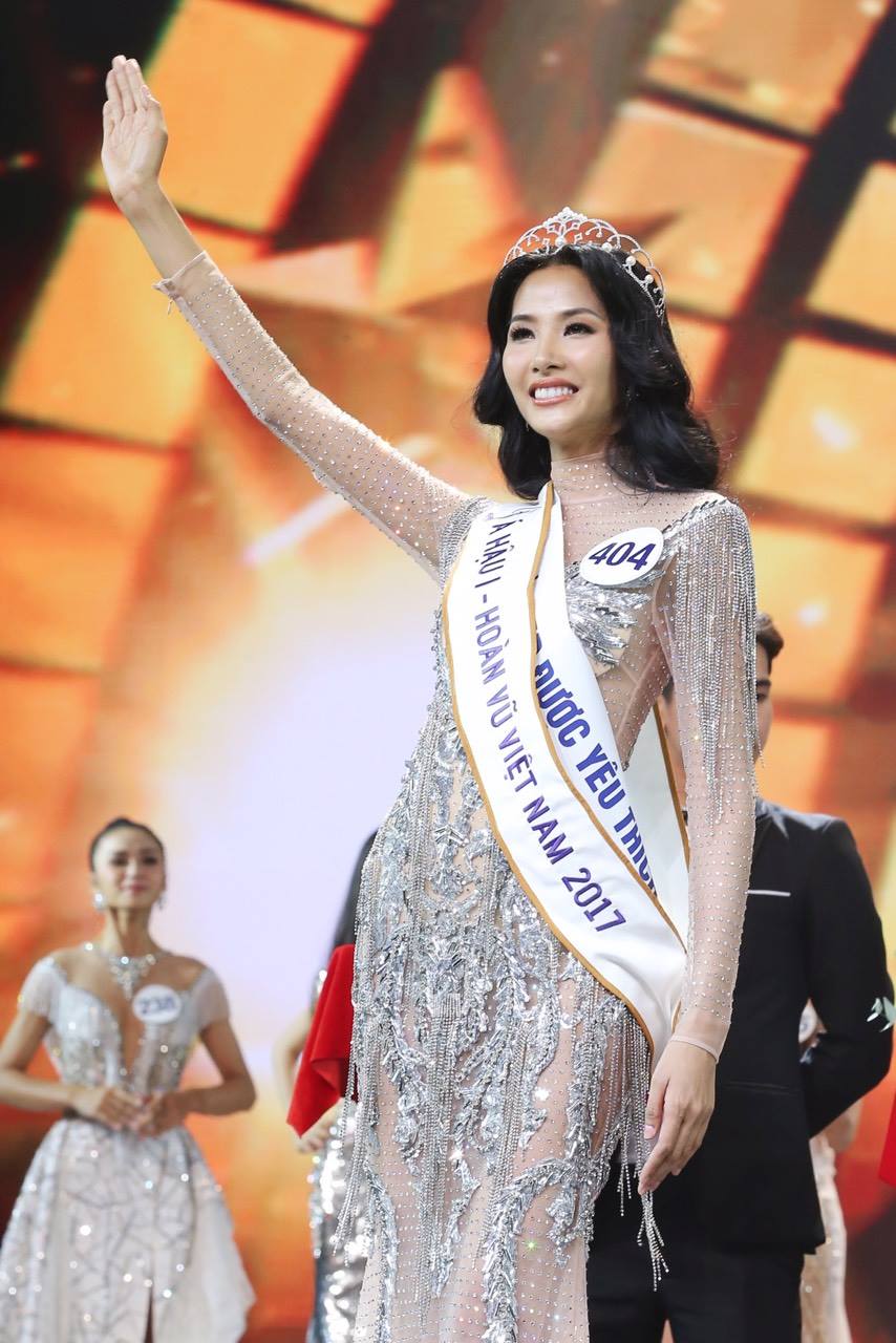 a-hau-1-hoang-thuy-tiep-tuc-am-giai-thuong-lon-sau-chung-ket-hhhv-viet-nam-2017