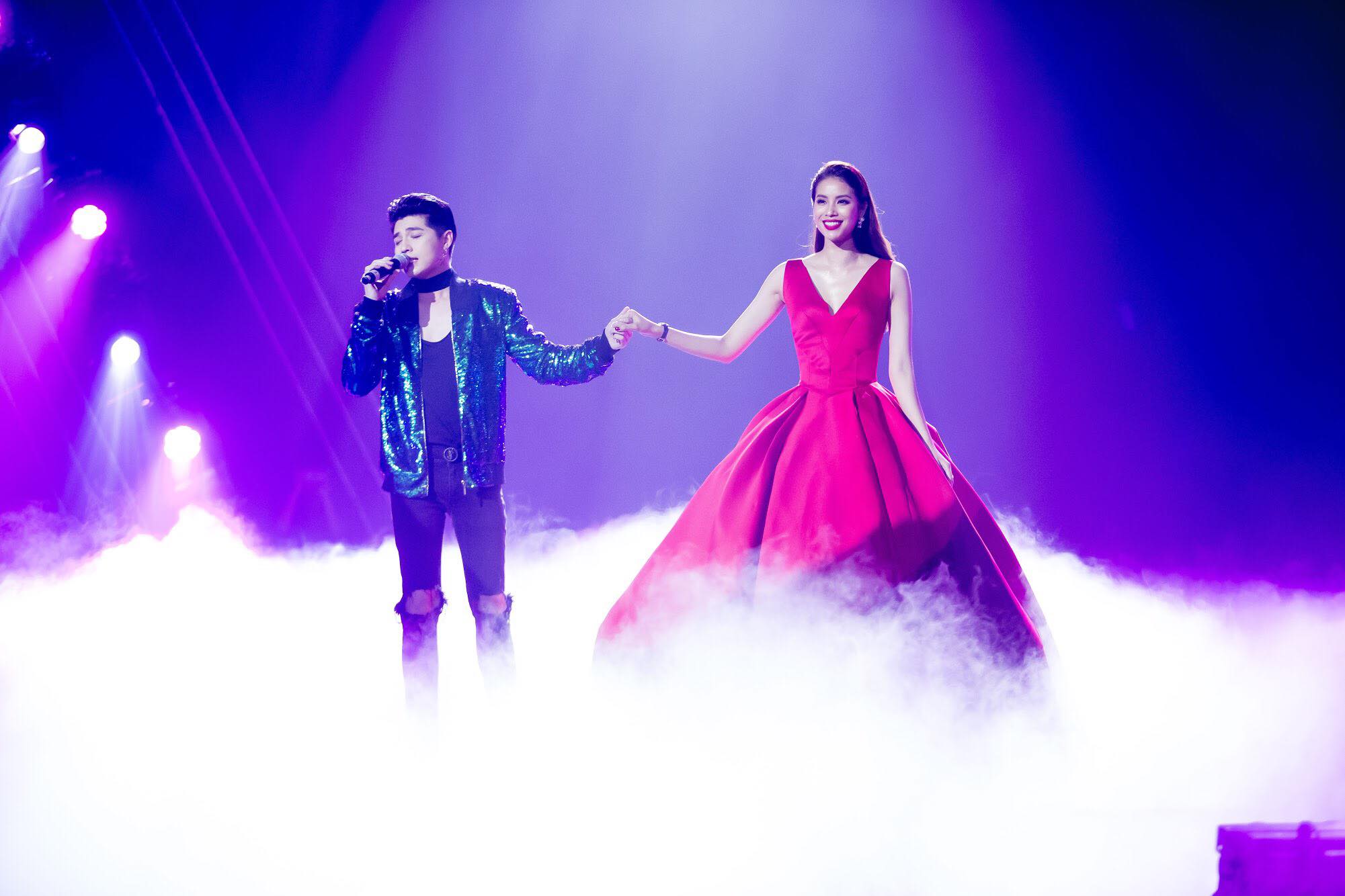 lo-lem-pham-huong-tiep-tuc-lam-mua-lam-gio-tai-v-live-year-end-party