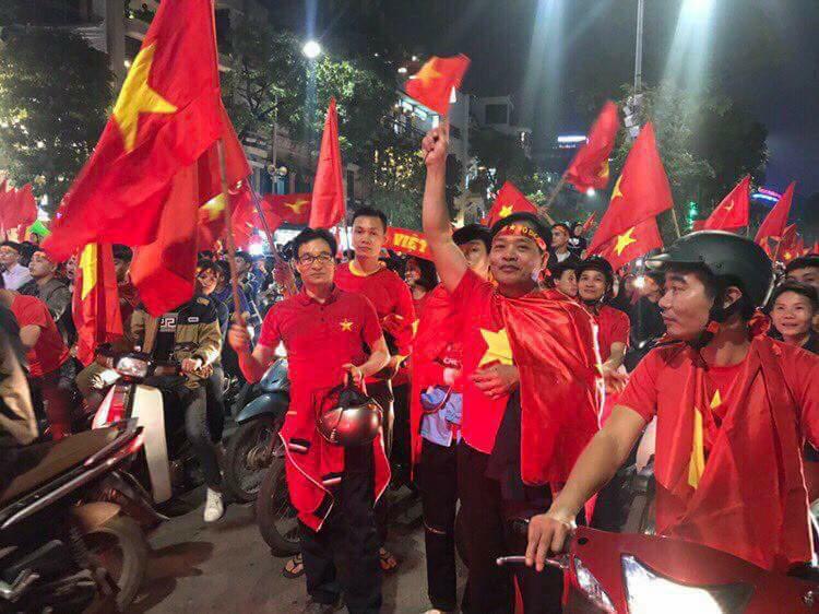 pho-thu-tuong-vu-duc-dam-di-bao-mung-u23-viet-nam-chien-thang