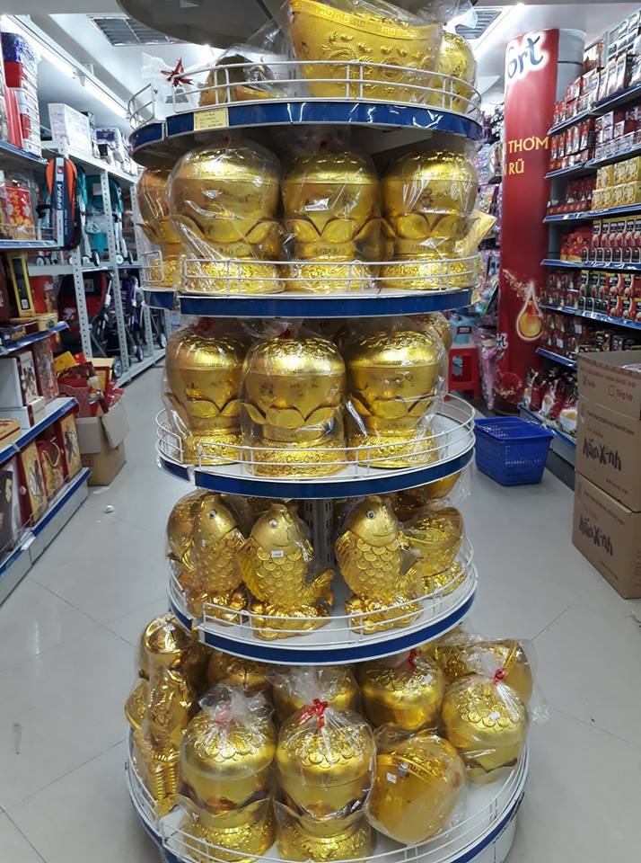 thi-truong-tet-2018-hop-banh-ma-vang-hut-khach-dip-tet-mau-tuat