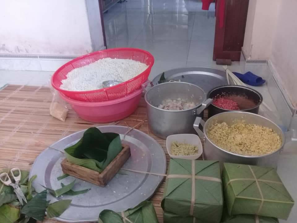 1001-kieu-khoe-banh-chung-cua-cu-dan-mang-va-cai-ket-bat-ngo