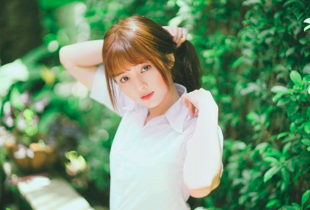 diem-danh-5-hot-girl-tuoi-tuat-dinh-dam-lam-mua-lam-gio-trong-gioi-tre-viet