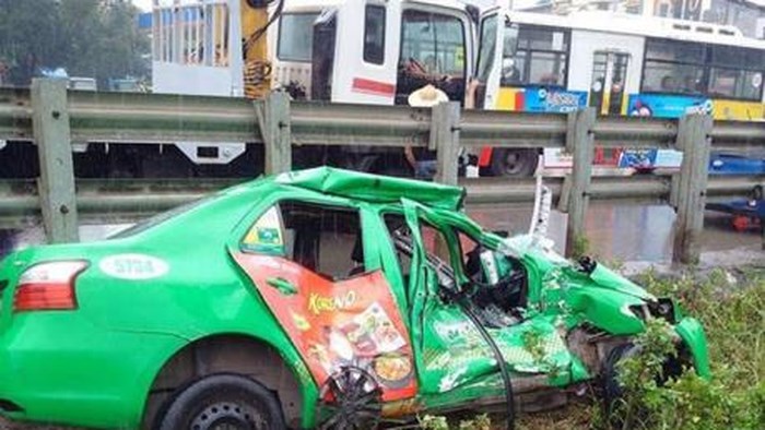 taxi-mai-linh-bi-tau-hoa-hat-vang-tai-xe-chet-tham