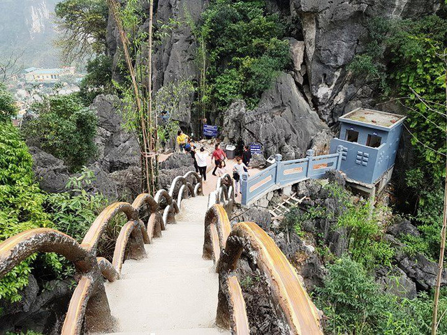 can-canh-cong-trinh-sieu-khung-bat-chap-giay-phep-trong-di-san-trang-an