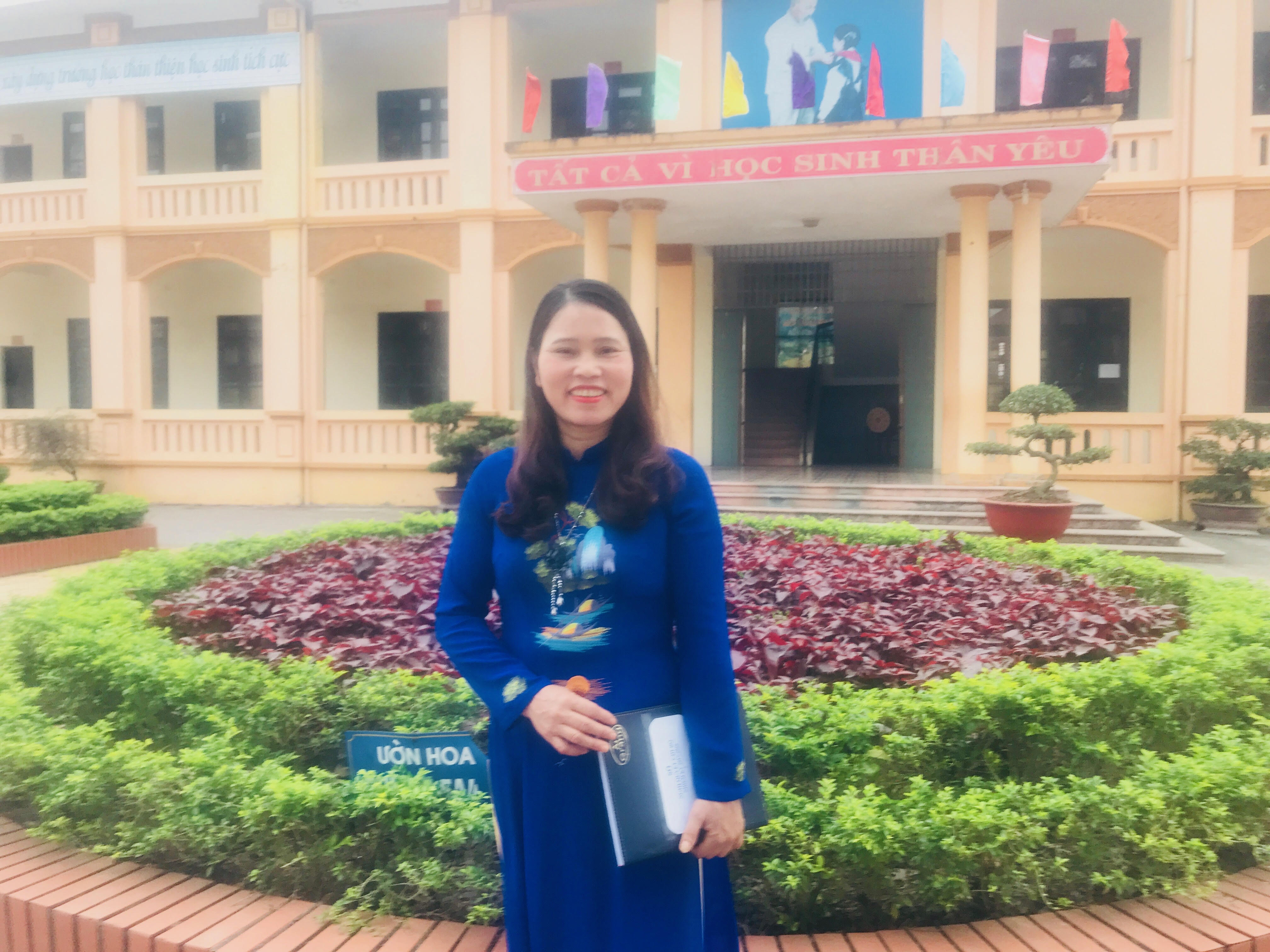 quoc-te-phu-nu-83-ton-vinh-nu-nha-giao-tan-tuy-voi-nghe