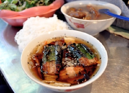 những tiệm b&uacute;n chả nổi tiếng nhất H&agrave; Th&agrave;nh