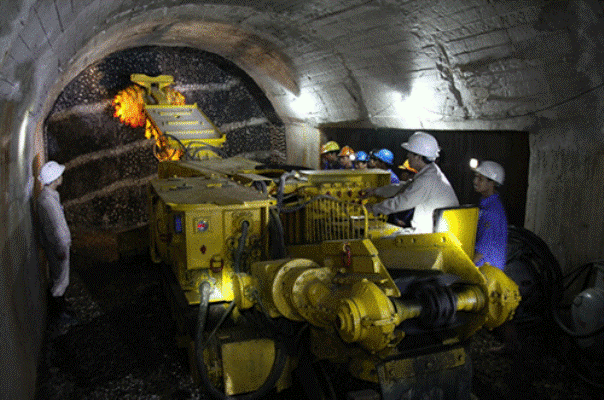 cơ giới h&oacute;a trong khai th&aacute;c than
