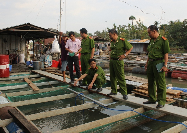 Vẫn c&oacute; những &yacute; kiến tr&aacute;i chiều về nguy&ecirc;n nh&acirc;n g&acirc;y ra hiện tượng c&aacute; chết h&agrave;ng loạt tr&ecirc;n s&ocirc;ng Đồng Nai