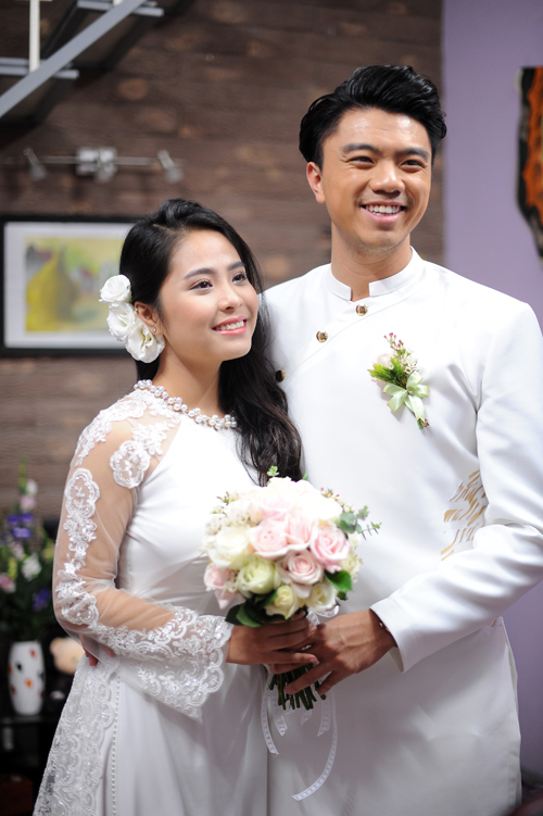 Kiều Anh giản dị tr&ecirc;n xe cưới bạc tỷ