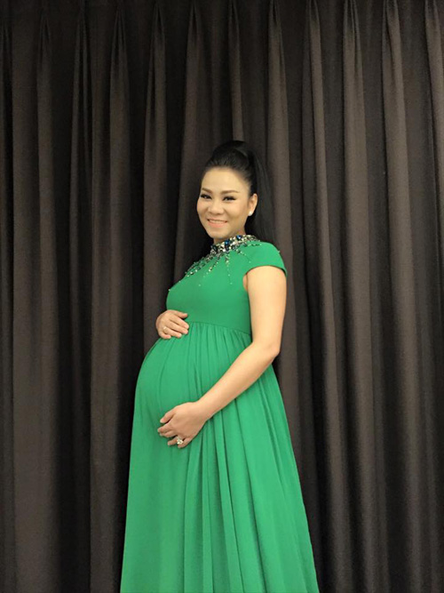 Ca sĩ Thu Minh sinh con trai khi đang l&agrave;m gi&aacute;m khảo của chương tr&igrave;nh Giọng h&aacute;t Việt 2015