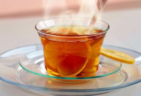 Uống nước gừng l&agrave; một trong c&aacute;c c&aacute;ch giải rượu hiệu quả