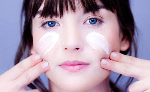 C&aacute;ch l&agrave;m đẹp tại nơi c&ocirc;ng sở rất cần thiết cho c&aacute;c chị em