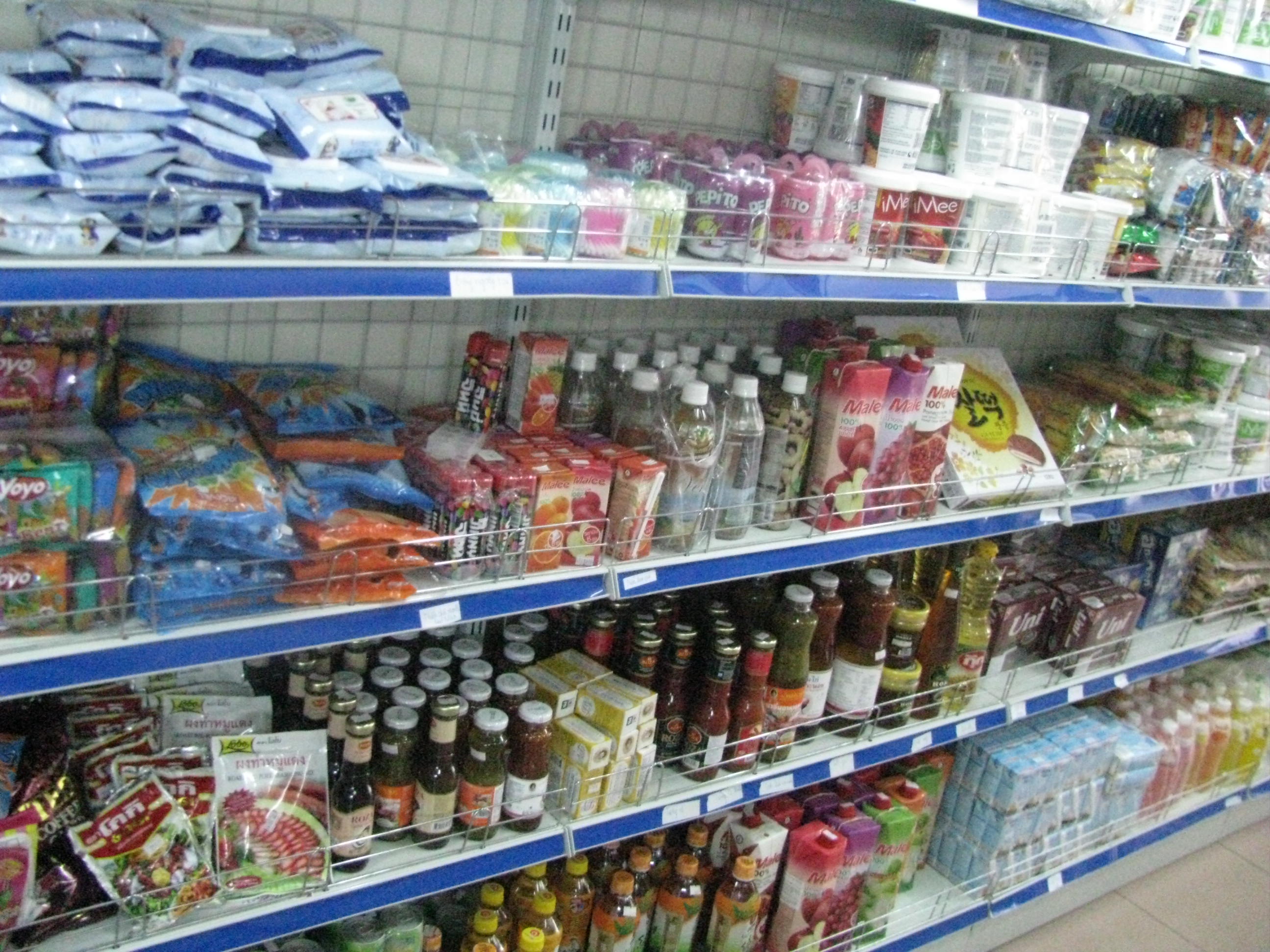 C&aacute;c mặt h&agrave;ng tết của Th&aacute;i Lan xuất hiện khắp nơi
