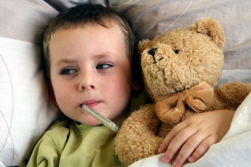 Nhiều người thường coi nhẹ cảm c&uacute;m m&agrave; kh&ocirc;ng biết những nguy cơ nghi&ecirc;m trọng bệnh mang lại