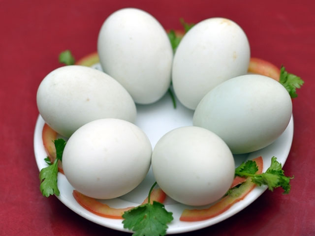 C&aacute;ch chọn trứng vịt lộn lu&ocirc;n tươi v&agrave; non với c&aacute;c mẹo đơn giản