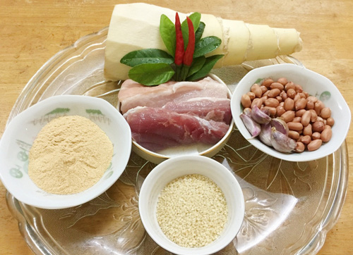 C&ugrave;ng học c&aacute;ch l&agrave;m gỏi măng thịt heo trộn th&iacute;nh với những nguy&ecirc;n liệu dễ kiếm